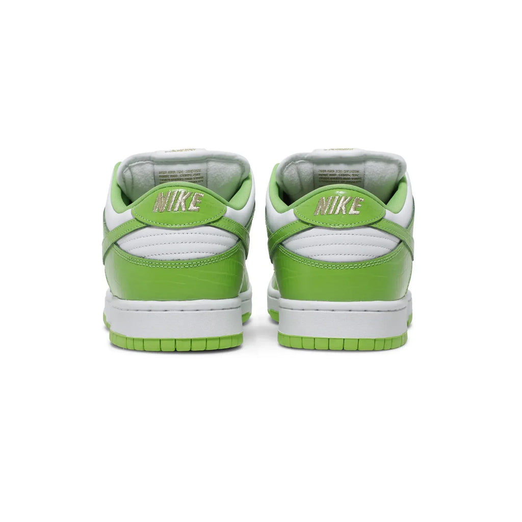 Nike SB Dunk Low 'Supreme Stars Mean Green' (2021)