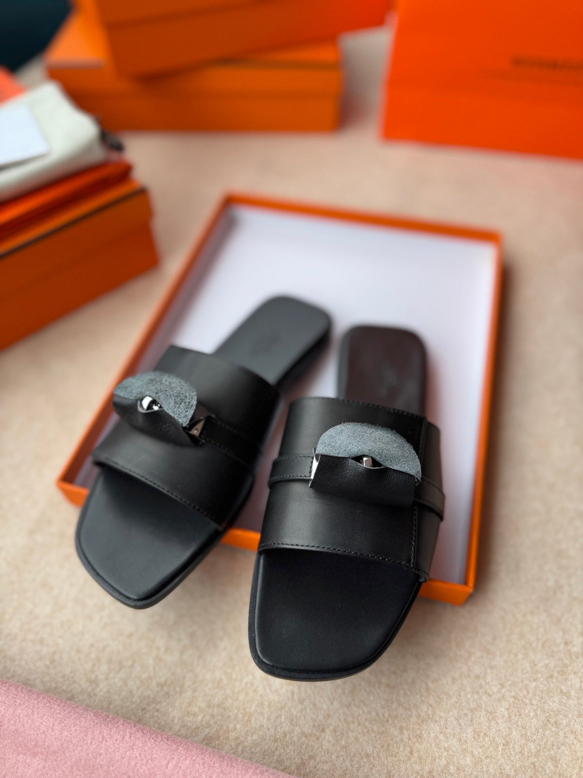 HERMES 0RAN SANDALS IN BLACK CALFSKIN