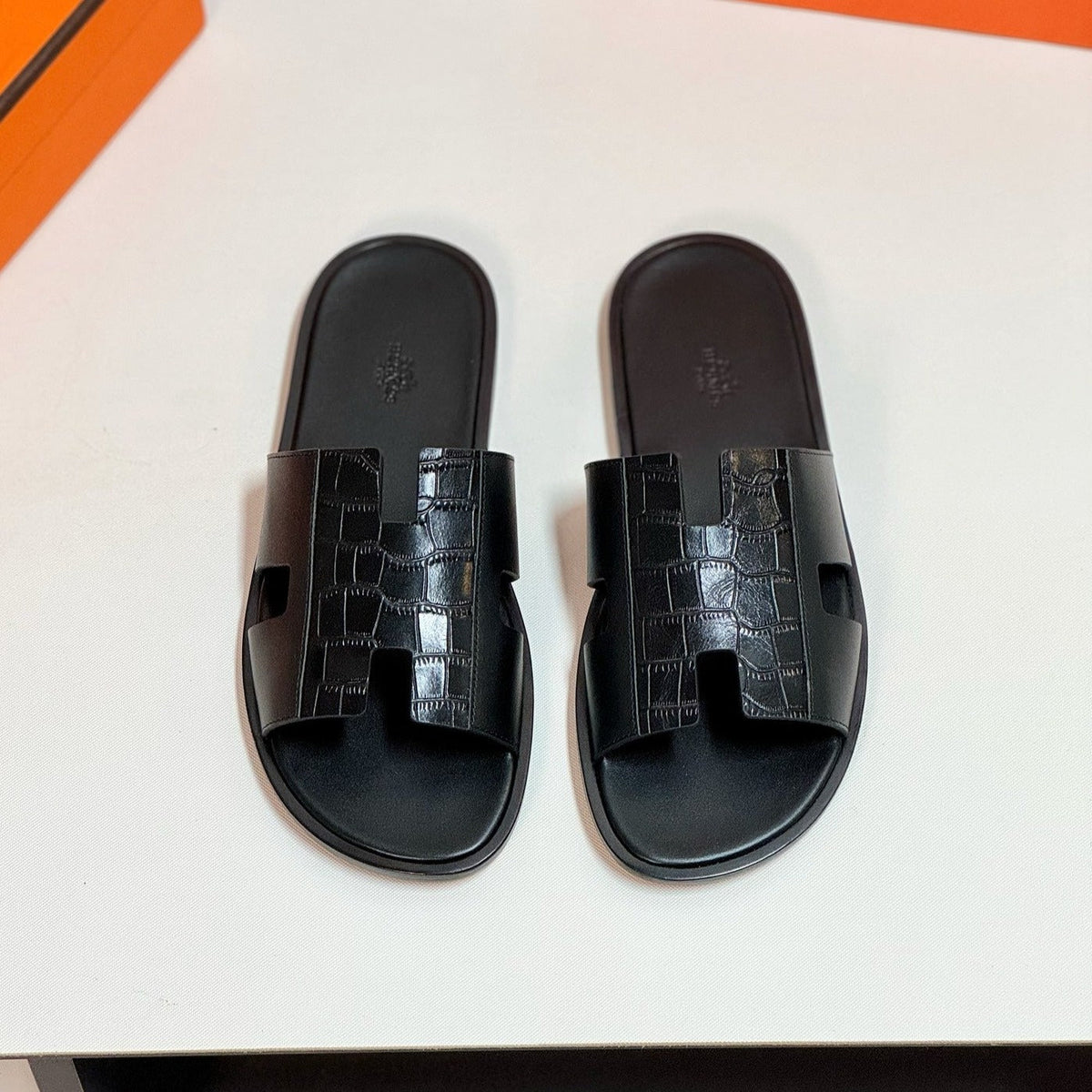 HERMES IZMIR SANDAL BLACK LAMBSKIN WITH PATTERNS